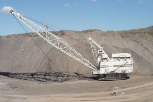 dragline excavator; photo: Curragh Queensland Mining Limited, CC BY-SA 3.0